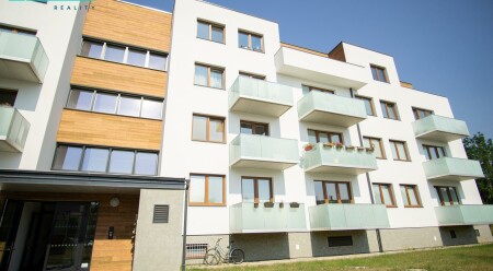 Pronájem bytu 2+kk s balkónem na ul. Tř. Jiřího Pelikána, Olomouc.