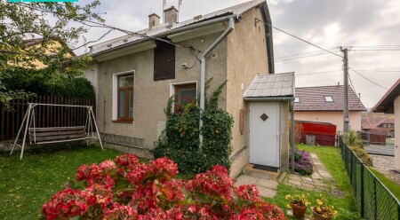 Pronájem pěkného domu se zahradou ve výborné lokalitě v obci Radíkov u Olomouce