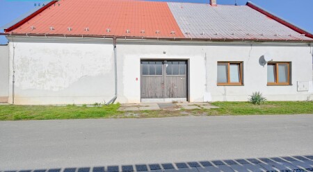 Prodej rodinného domu se zahradou nacházející se v obci Luběnice.