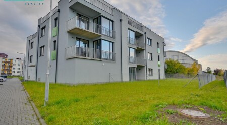 Pronájem krásné novostavby bytu se zahradou, parkovacím stáním a sklepem, ul. Pionýrů, Uničov.