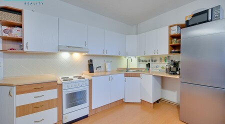 Pronájem velmi pěkného cihlového bytu s balkónem, komorou a sklepem na ulici Topolová v Olomouci.