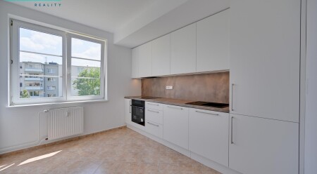 Pronájem krásného, slunného, nově zrekonstruovaného bytu 1+1 na ulici Topolová v Olomouci. 