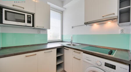 Pronájem pěkného bytu 2+1 s balkonem v novostavbě cihlového domu na ulici Peškova