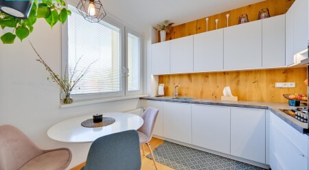 Pronájem krásného a kompletně zrekonstruovaného bytu o dispozici 3+kk, v  Olomouci na ulici Trnkova.
