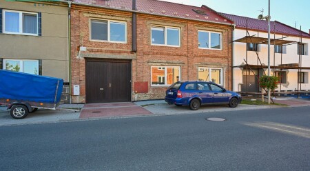 Prodej dvou bytových jednotek se zahradou nacházející se v obci Luběnice u Olomouce.