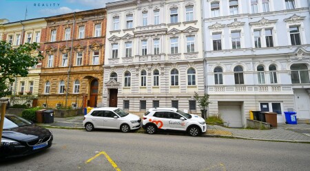 Pronájem kanceláří nacházejících se v těsné blízkosti centra města na ul. Resslova v Olomouci.