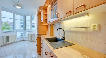 Pronájem krásného, slunného, reprezentativního bytu  o dispozici 3+1 na ulici Bezručova v Olomouci.