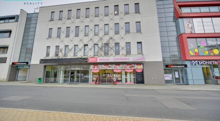 Pronájem nebytových prostor nacházejících se v přízemí  obchodního domu na ulici Langrova, Šumperk.