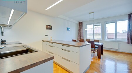Pronájem bytu 3+1 na Dolním námestí