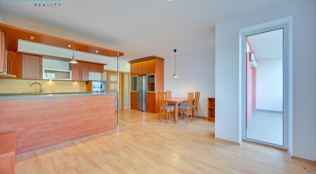 Pronájem krásného cihlového bytu 3+kk s terasou, parkovacím stáním a sklepem ul. Peškova, Olomouc.