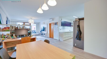 Nabízíme k pronájmu exkluzivní byt 4+kk s dvěma terasami, saunou a parkováním na ulici Rokycanova 