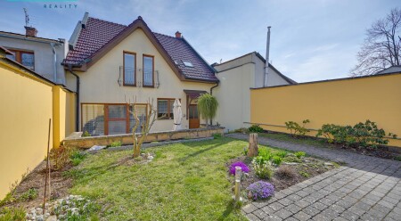 Prodej krásného rodinného domu se zahradou v obci Senice na Hané.