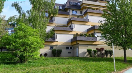 Pronájem prostorného bytu 2+kk s velkou terasou a krytým parkovacím stáním | Bacherova, Olomouc