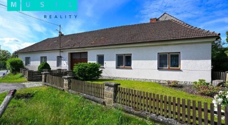 Prodej rodinného domu s velkou zahradou, garáží a zázemím v obci Dzbel u Konice.