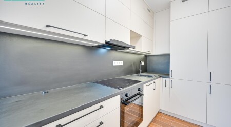 Nabízíme k pronájmu novostavbu luxusního bytu nacházející se na ul. Třída Jiřího Pelikána v Olomouci